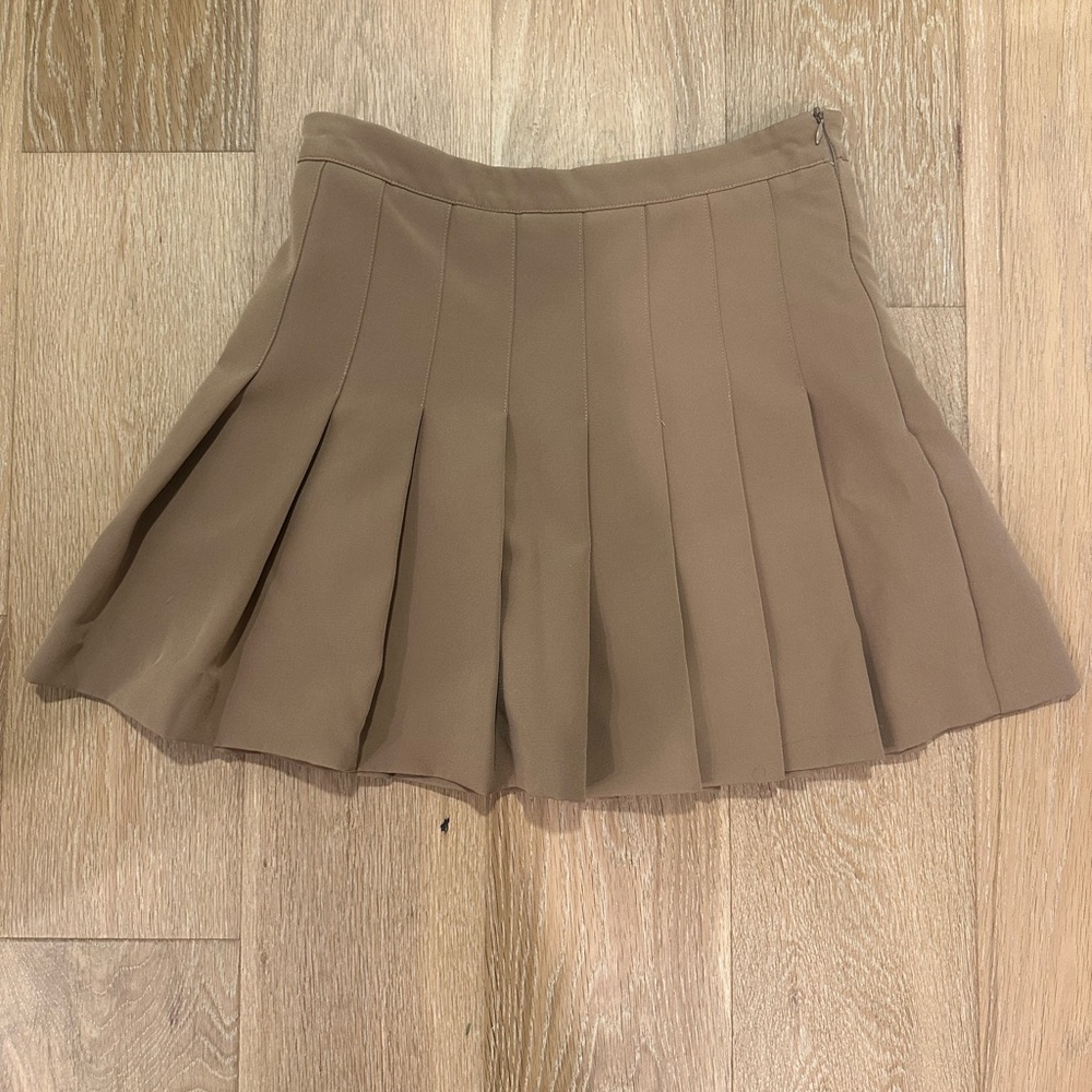 English Factory pleated squart. Size M